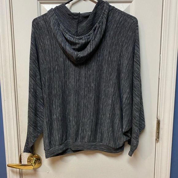 Love Culture Woman's Teens Sizes S Long Dolman Sleeves Hoodie Gray Crop top - Picture 9 of 9